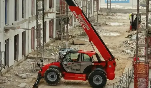 Kiralık Manitou forklift ile paletli yüklerin taşınması